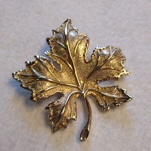 Vintage Maple Leaf Brooch Heavy Detailed Veins & Texture Gold Tone Metal